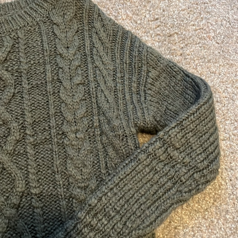 Banana Republic Cable Knit Green‎ Sweater in Large - Picture 4 of 11